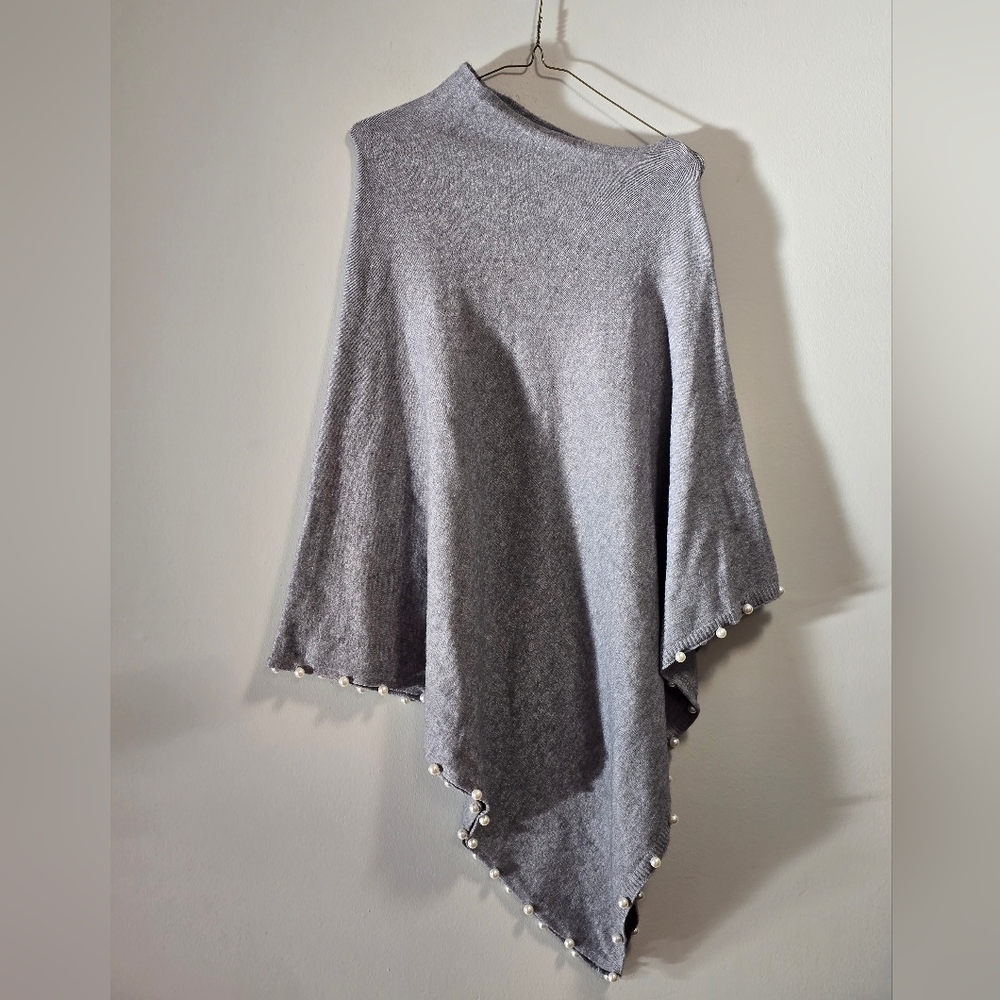 La Fiorentina Gray Knit Wrap With Pearl Trim Borber